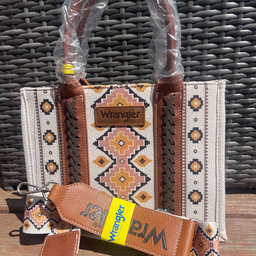 NWT Wrangler Aztec Pattern Crossbody with Brown and Cream Accents